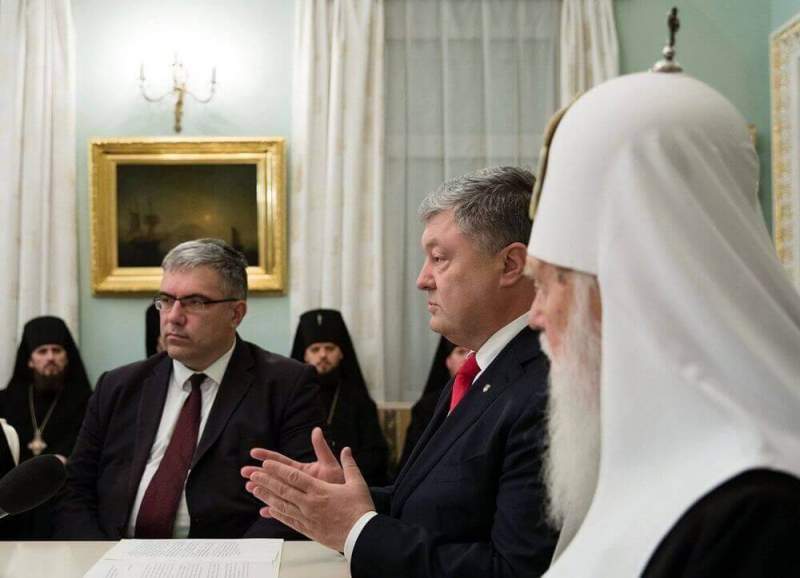 Порошенко поговорил с представителями Украинской православной церкви 