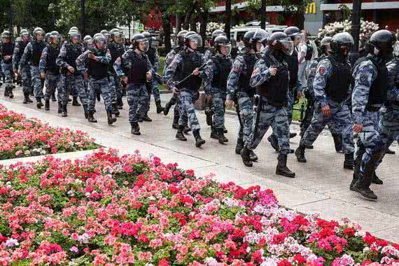 Феерические сказочники: не хайпанув на незаконном митинге 3 августа, либералы начали плодить фейки