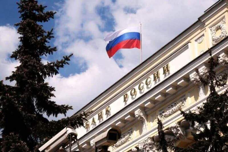 Банки пригрозили россиянам блокировкой карт