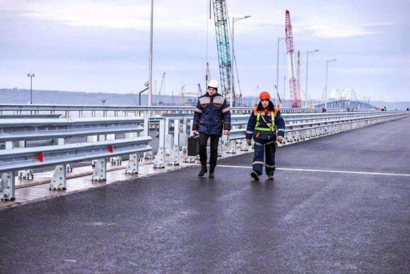 На Крымском мосту протестировали систему освещения 