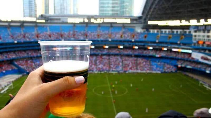 На российских стадионах вновь появится пиво 