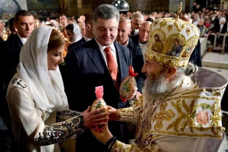 Порошенко призвал украинцев помолиться за автокефалию