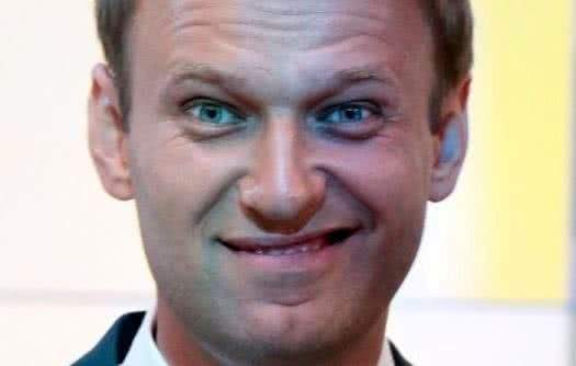 Кинув школоту под дубинки ОМОНа, команда Навального «рвет когти» из России