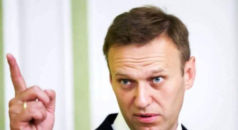 Не на отдых, а за гонораром: отсидев 30 суток, Навальный укатил в Латвию