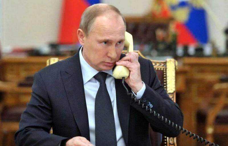 Путин провел очередные телефонные переговоры с Порошенко