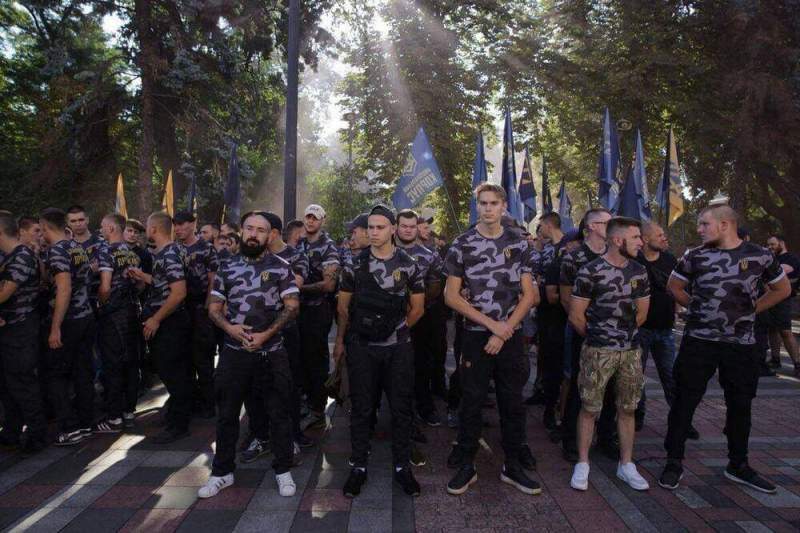 У здания Рады произошло столкновение националистов с полицией
