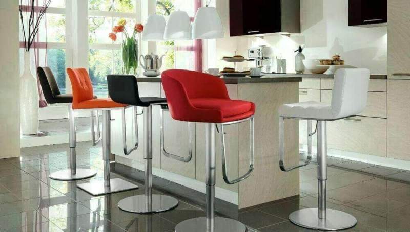 Как правильно подобрать барные стулья в кухню