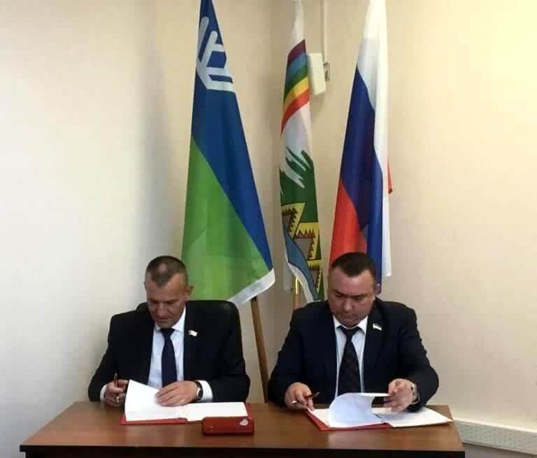 Впервые в истории Югры: представительные органы Нижневартовска и Радужного подписали стратегическое соглашение о сотрудничестве 