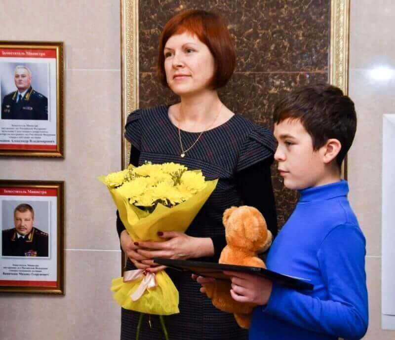 Курсанты и преподаватели ДВЮИ МВД России собрали деньги на лечение ребенка