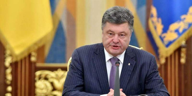 «Очень сухой порох»: Порошенко призвал украинцев быть готовым к нападению России