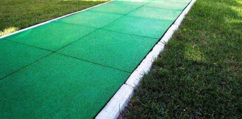 Резиновая плитка на спортивных площадках: монтаж и преимущества применения