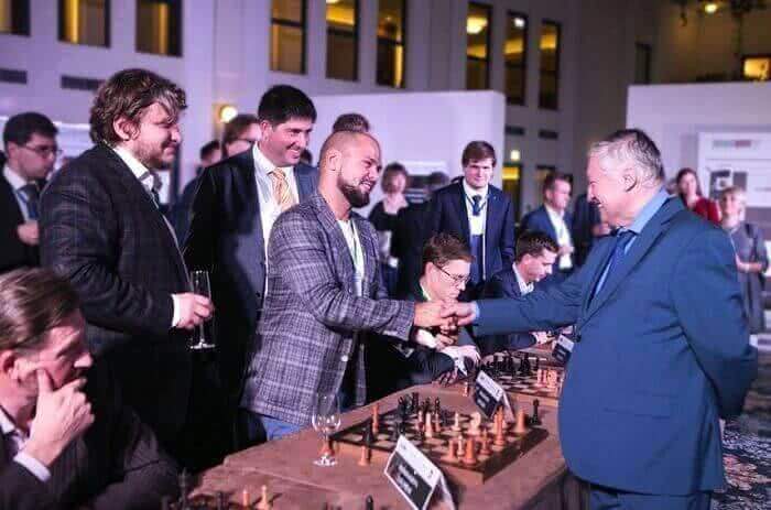 «Большая игра для топов» объединила юристов и бизнесменов за игрой в шахматы  с Анатолием Карповым