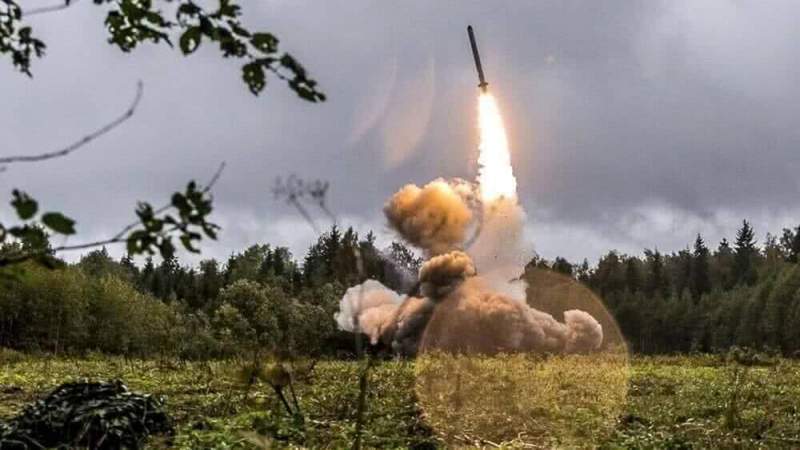 Политолог: «Необходимо разместить американские ракеты в Европе против РФ»