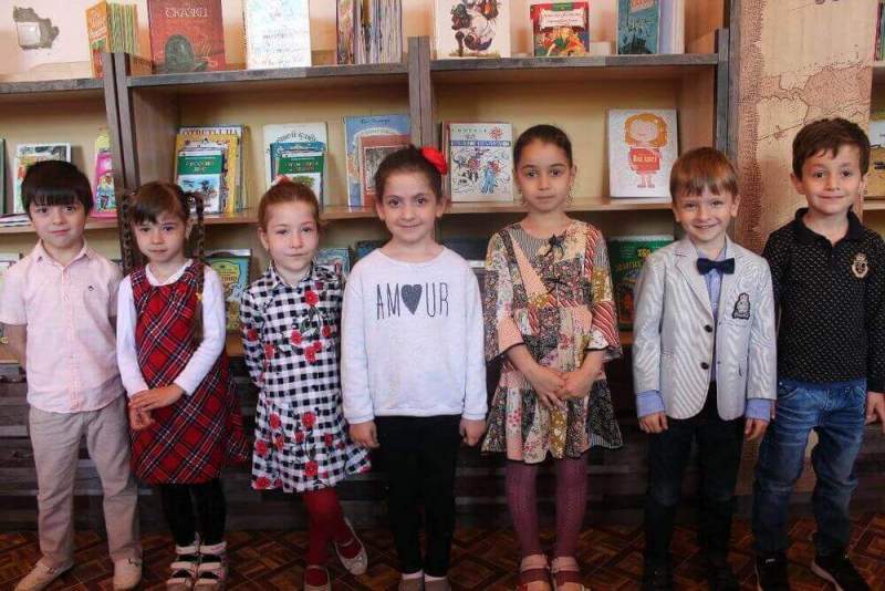 Самые юные горожане поздравили читателей библиотеки Хасавюрта