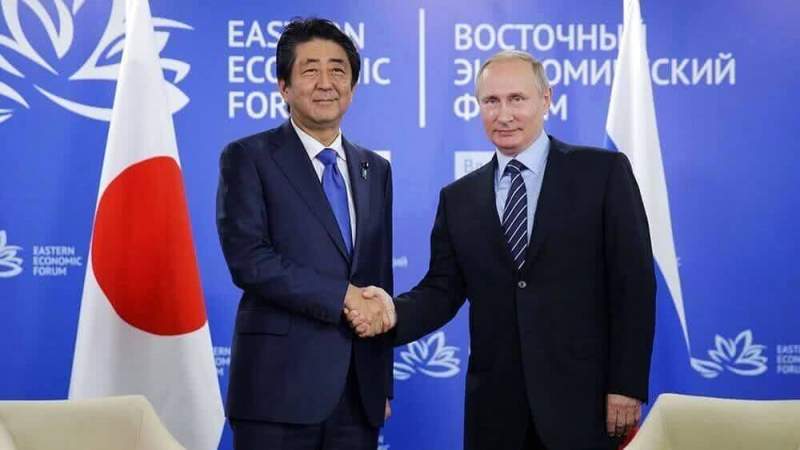 Песков: Россия и Япония продолжат работу над мирным договором