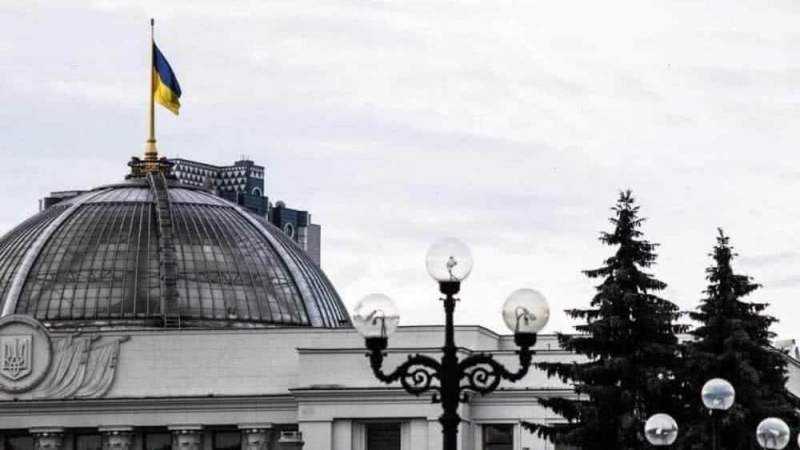 Киев потребовал перекрасить Крым в украинские цвета