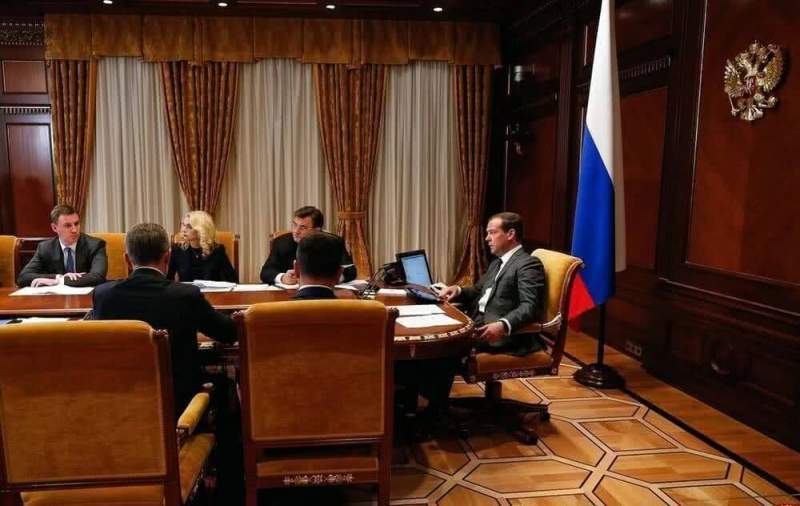 Медведев выразил недовольство российскими чиновниками